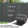 Anthrazitfarbene KARAT PVC Sichtschutzstreifen Rolle vor Gartenzaun.