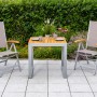 3-teiliges Gartenmöbel-Set Naxos in Grau mit Klappsesseln und Holztisch für den Balkon.