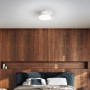 Weißer Eglo LED-Deckenventilator Hovley (Ø 41cm) im Schlafzimmer. Deckenleuchte mit Ventilator.