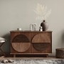 Erismann Vliestapete Elle Decoration 4 Woven Creme im Raum, dezente Textilstruktur.
