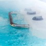 Detailaufnahme: Canadian Spa Swim Spa mit Wasser, Haltegriff und Bedienelementen.