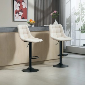Zwei beige Barhocker mit Lehne, gepolstert, höhenverstellbar, an moderner Kücheninsel. Ideal für Küche.