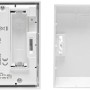 Rückseite des Homematic IP Wandthermostat Basic mit offenem Batteriefach und separater Montageplatte für einfache Installation.