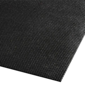 Detailaufnahme: Schwarzes KARAT Unkrautvlies Ground Control, 50 g/m², zur Unkrautbekämpfung im Garten.