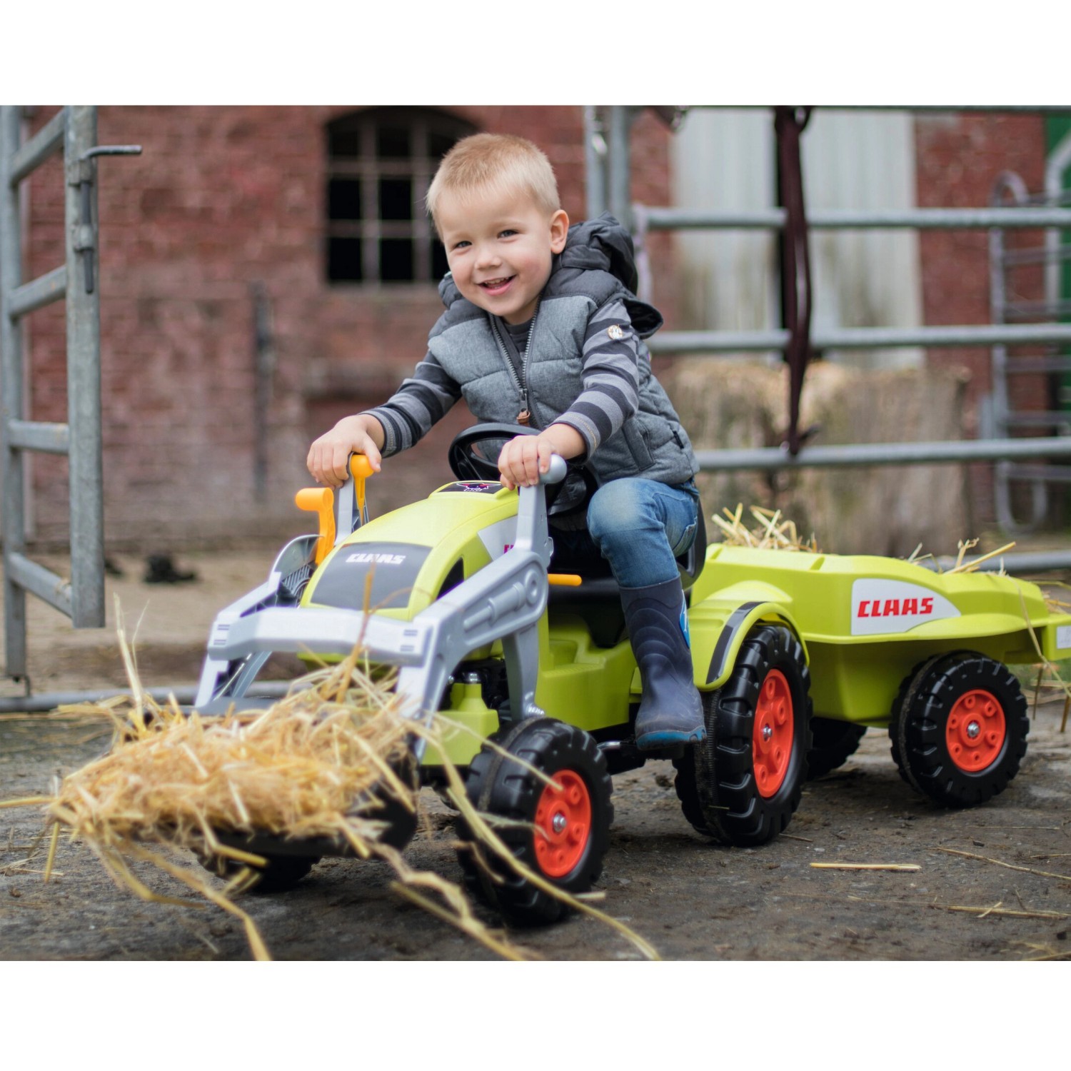 BIG Claas Celtis Trettraktor mit Anhänger für Kinder von 3-5 Jahren. Trettraktor mit Ladeschaufel und Anhänger.