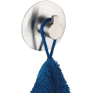 Wenko Strip-It Wandhaken Rina, Edelstahl matt, mit blauem Handtuch. Handtuchhalter zur Wandmontage.