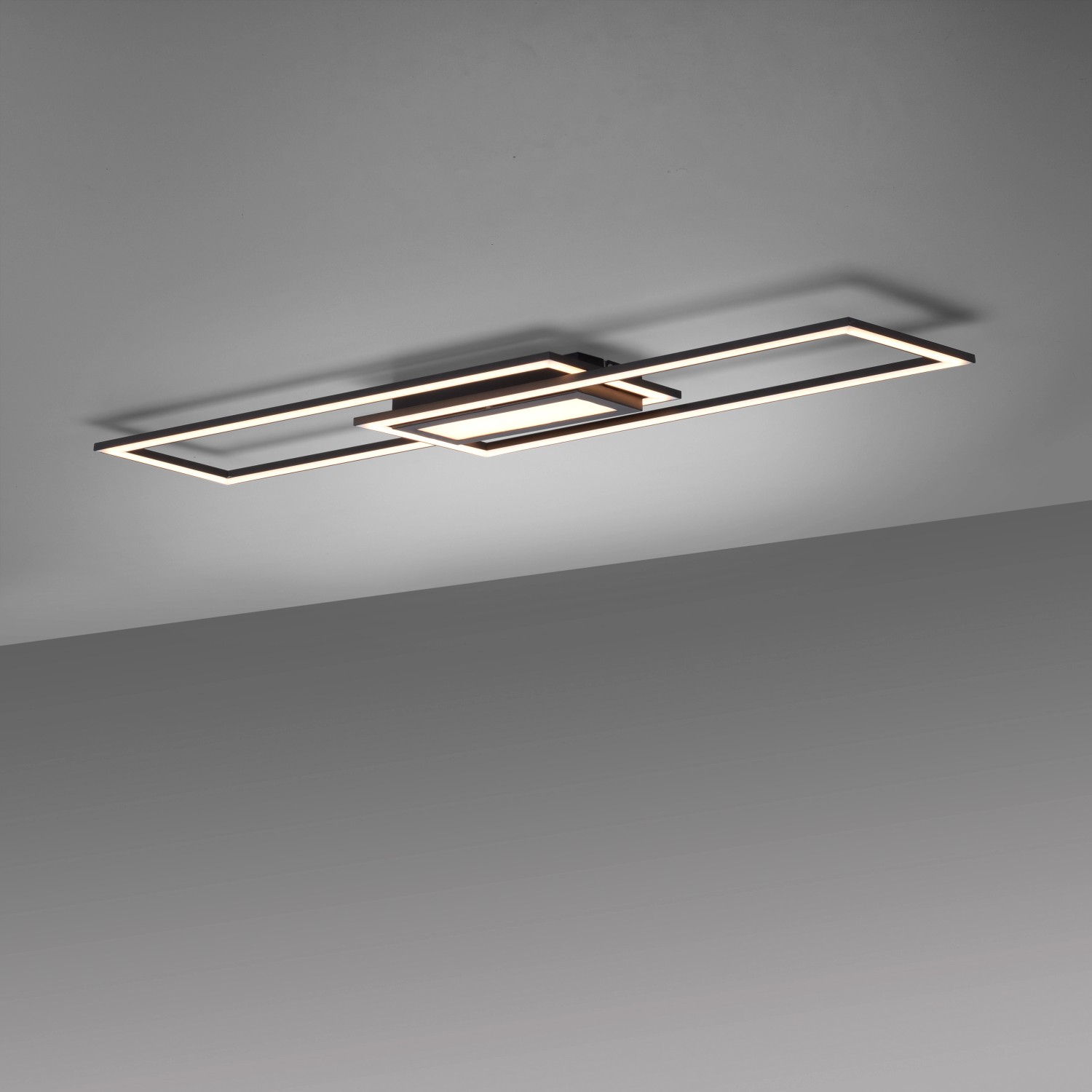Moderne, schwarze LED-Deckenleuchte Asmin (100x17,9 cm) von Just Light. Geometrisches Design.