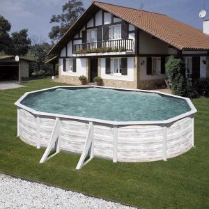 Ovaler Gre Pool Finlandia mit Nordic-Optik, 500x300x120 cm, NordicWeiß. Stahlwandpool im Garten.