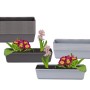 Graue und anthrazitfarbene rechteckige Paletten Blumenkästen mit Rillenstruktur, teils bepflanzt. Ideal für Europaletten und Balkon.