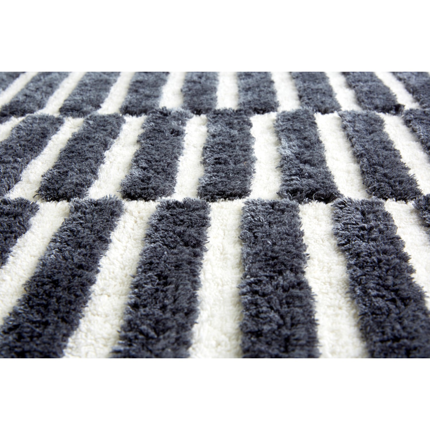 Schöner Wohnen Badteppich Barbados mit grauen und weißen Linien, ca. 60x90 cm.