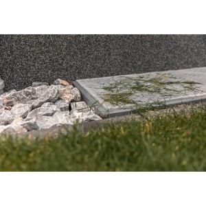Schellenberg Lichtschachtabdeckung aus Edelstahl, 50x125 cm, schützt vor Laub und Insekten.