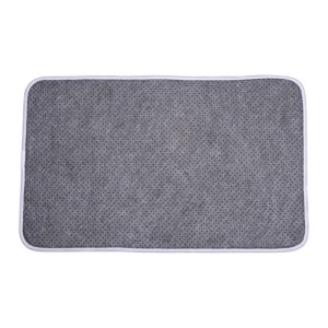 Grauer SANILO Badteppich 70x110 cm mit rutschfester Unterseite.