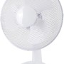 Weißer CMI Tischventilator, Ø 30 cm, mit Schutzgitter und drei Geschwindigkeitsstufen.