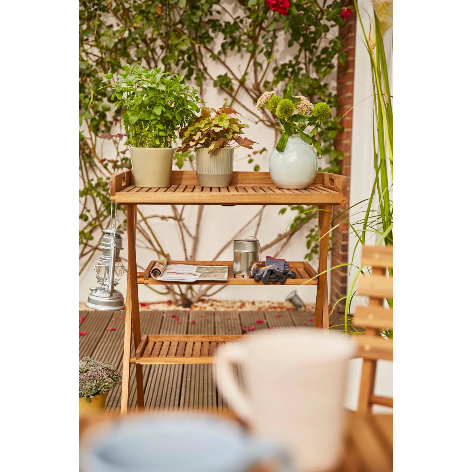 Rechteckiger Siena Garden Klapptisch Caruna aus Holz, 45x70 cm, ideal für Balkon und Garten.