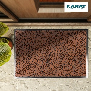Braune Karat Schmutzfangmatte Brasil 90x150 cm mit schwarzem Muster für den Eingangsbereich.
