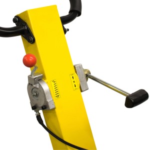 Detailaufnahme der Güde Rüttelplatte GRP 160 in Gelb-Schwarz, Bedienelemente im Fokus.