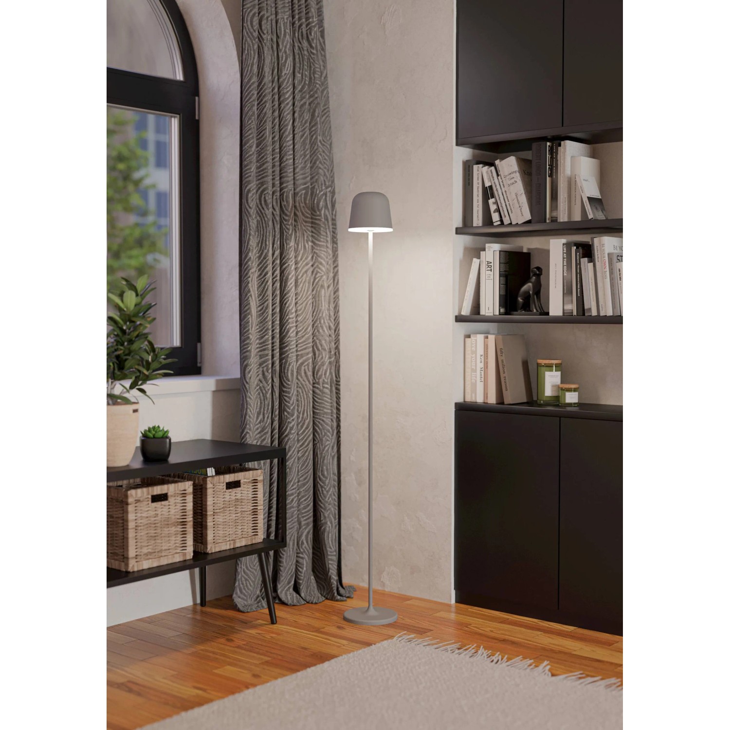 Graue EGLO LED Akku Stehlampe MANNERA-L mit Touchdimmer, kabellos und IP54 geschützt.