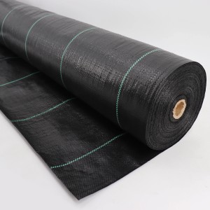 Schwarze Aquagart Unkrautfolie (100g, 2m breit) auf Rolle mit grünen Markierungsstreifen.