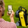 Kärcher K 7 Comfort Premium Hochdruckreiniger mit App-Steuerung im Einsatz.