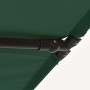 Detailaufnahme: Grüner furnicato Balkonschirm mit Aluminium-Mast.
