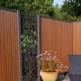 GartenLand WPC Zaun Shadowline, Mahagoni, 175x180cm, vertikal. Sichtschutz Steckzaun mit Aluminiumprofilen.