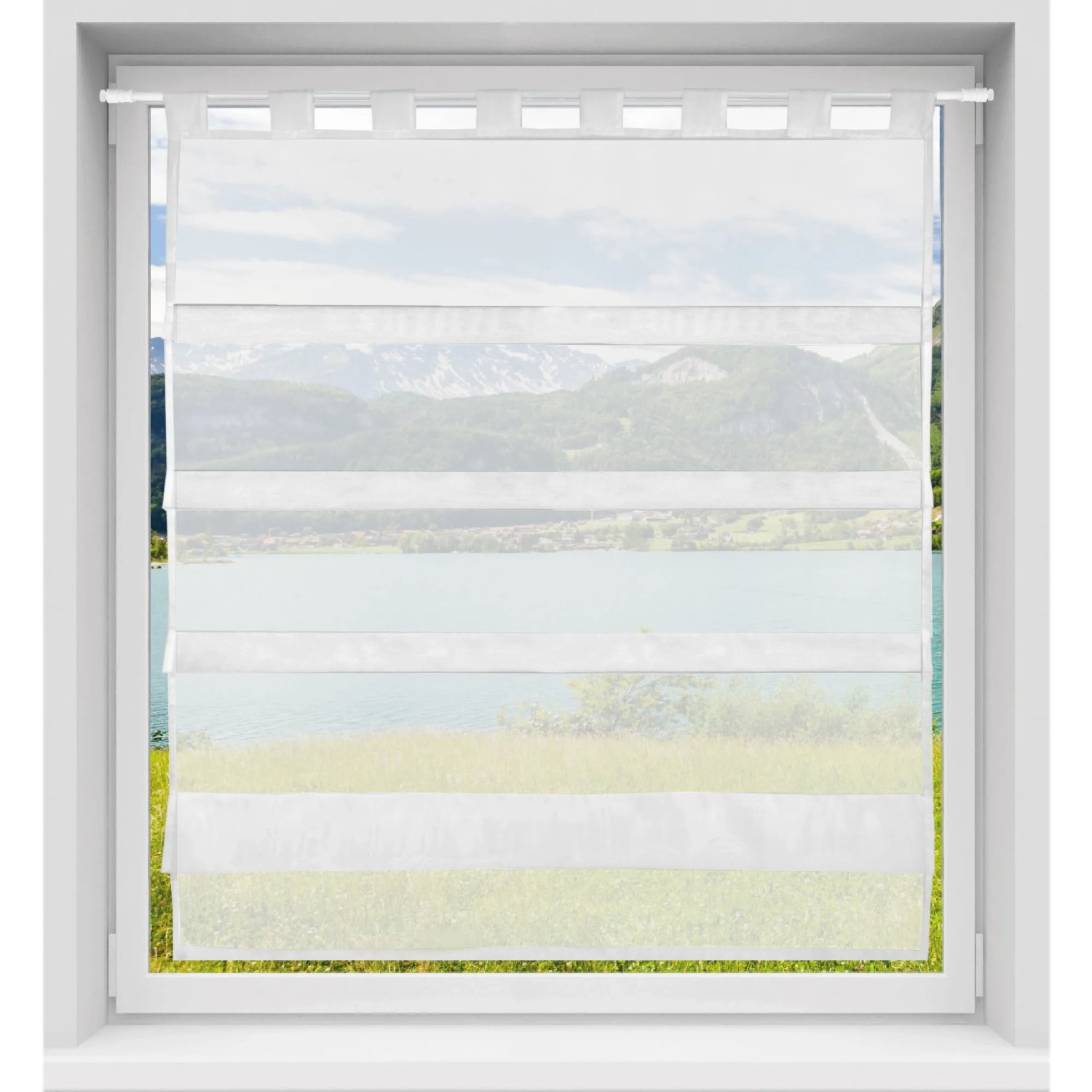 Weiße Bestlivings Sky Gardine mit Raffoptik und Schlaufen, 90x110 cm, im Fenster.