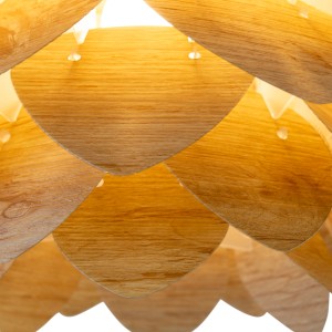 Näve Pendelleuchte Foglia, 40 cm, mit Blättern in Holzoptik für ein modernes Ambiente.