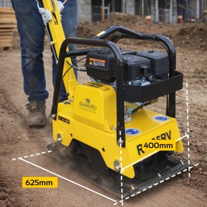 Gelbe BAMATO Rüttelplatte R-135RV verdichtet Erde. Robuste Baumaschine mit 625x400mm Platte, Vor- & Rücklauf.