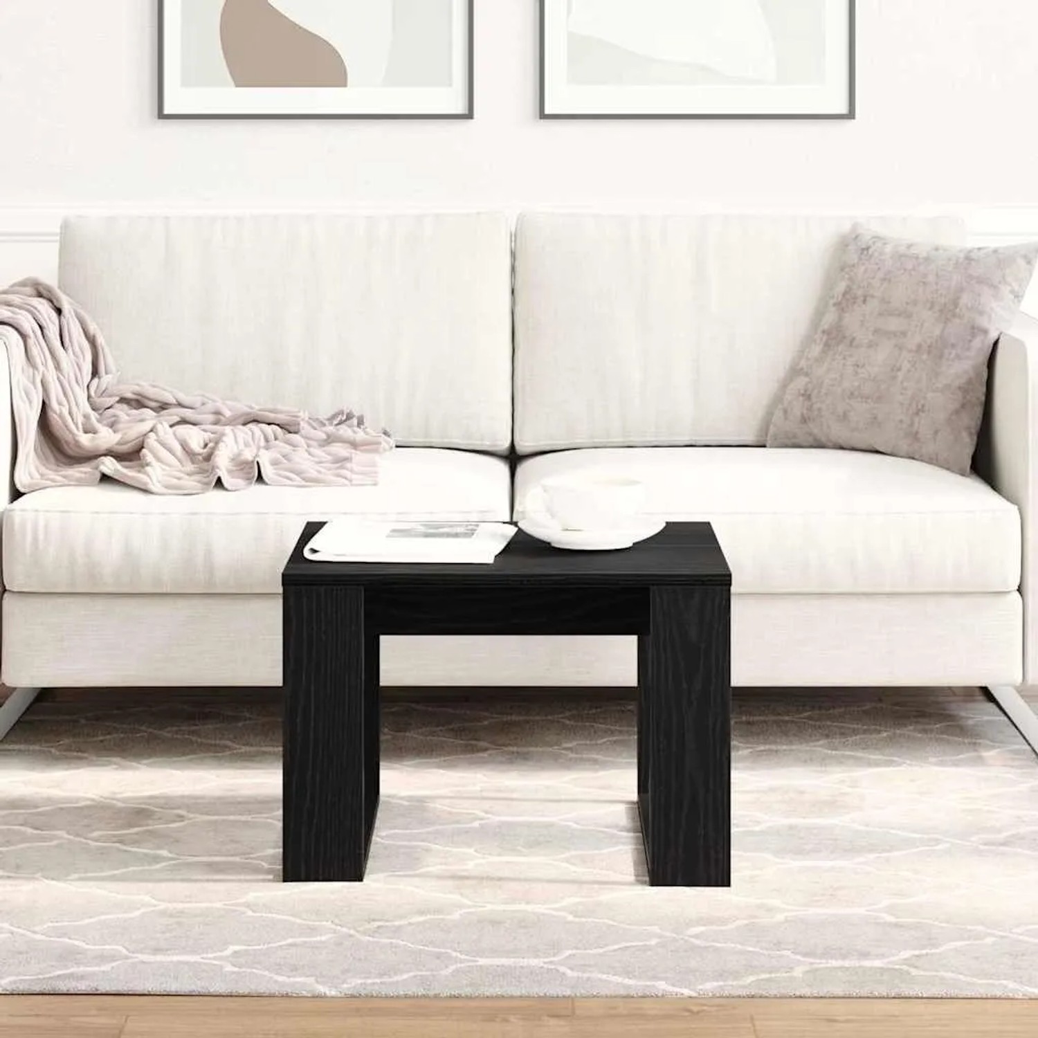 vidaXL Couchtisch Schwarz Eichen-Optik aus Holzwerkstoff, quadratisch, im Wohnzimmer vor weißem Sofa.