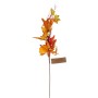Naturgetreuer Herbstzweig mit Blättern in Orange, Gelb, Rot, kleinem Kürbis und Beeren für Herbstdeko.