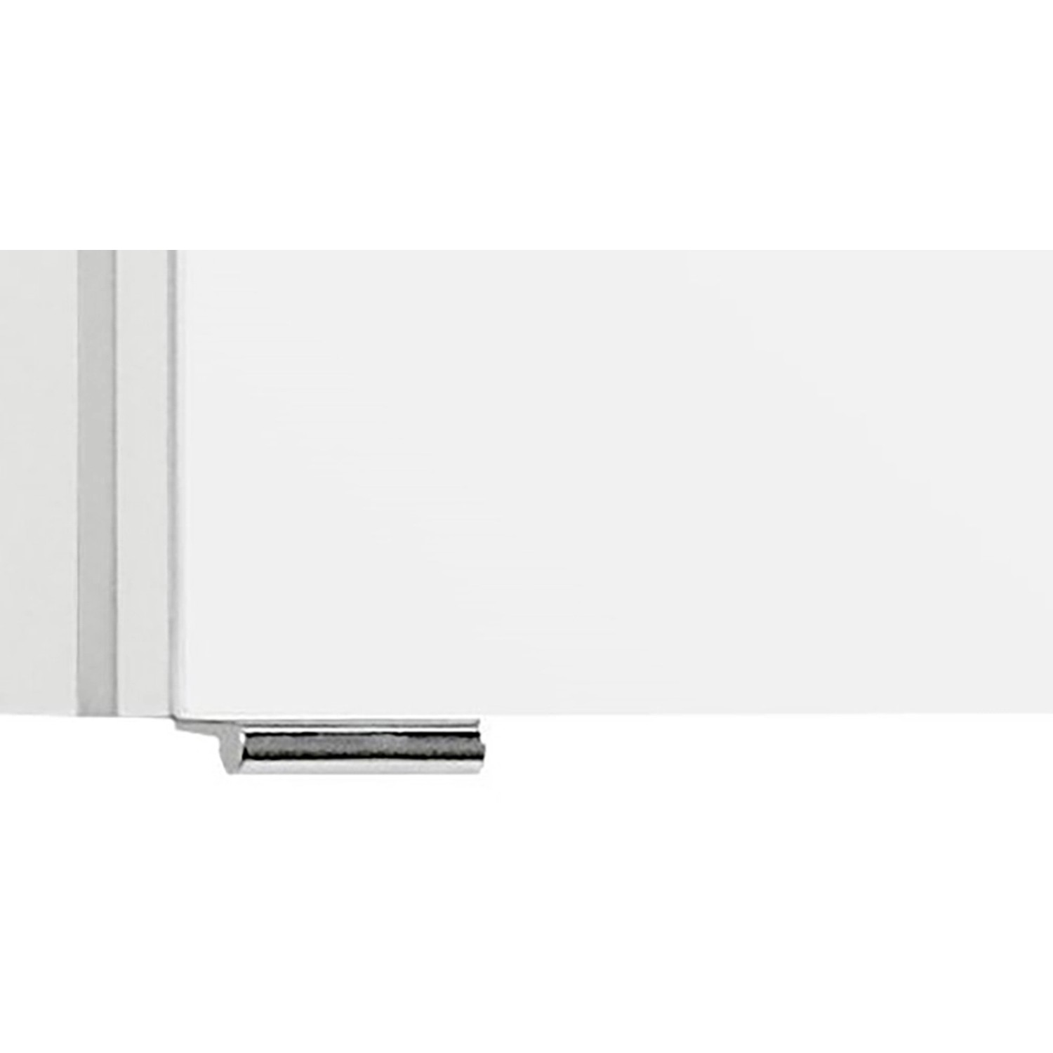 Detailaufnahme: Held Möbel Bari Spiegelschrank, 100 cm, Wotaneiche, mit silberfarbenem Griff.