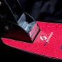 Detailaufnahme des Klappmechanismus am roten Six Degrees Aluminium Scooter.