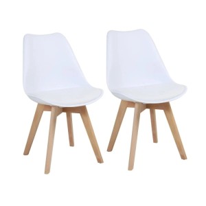 Zwei moderne Svita Mats Esszimmerstühle in Weiß mit Kunstledersitz und hellen Buchenholzbeinen. Elegantes Stuhl-Set für Küche.