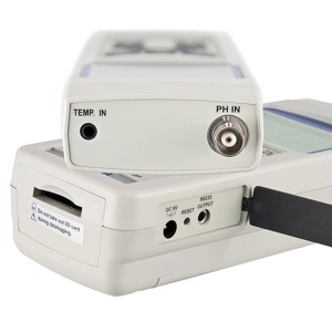 PCE Instruments 228P pH-Meter für Kosmetika, Detailansicht Anschlüsse und SD-Kartenslot.