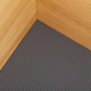 Schiefergraue SOTECH ORGA WEAVE Antirutschmatte mit Struktur in Holzschublade. Zuschneidbarer Küchenhelfer.