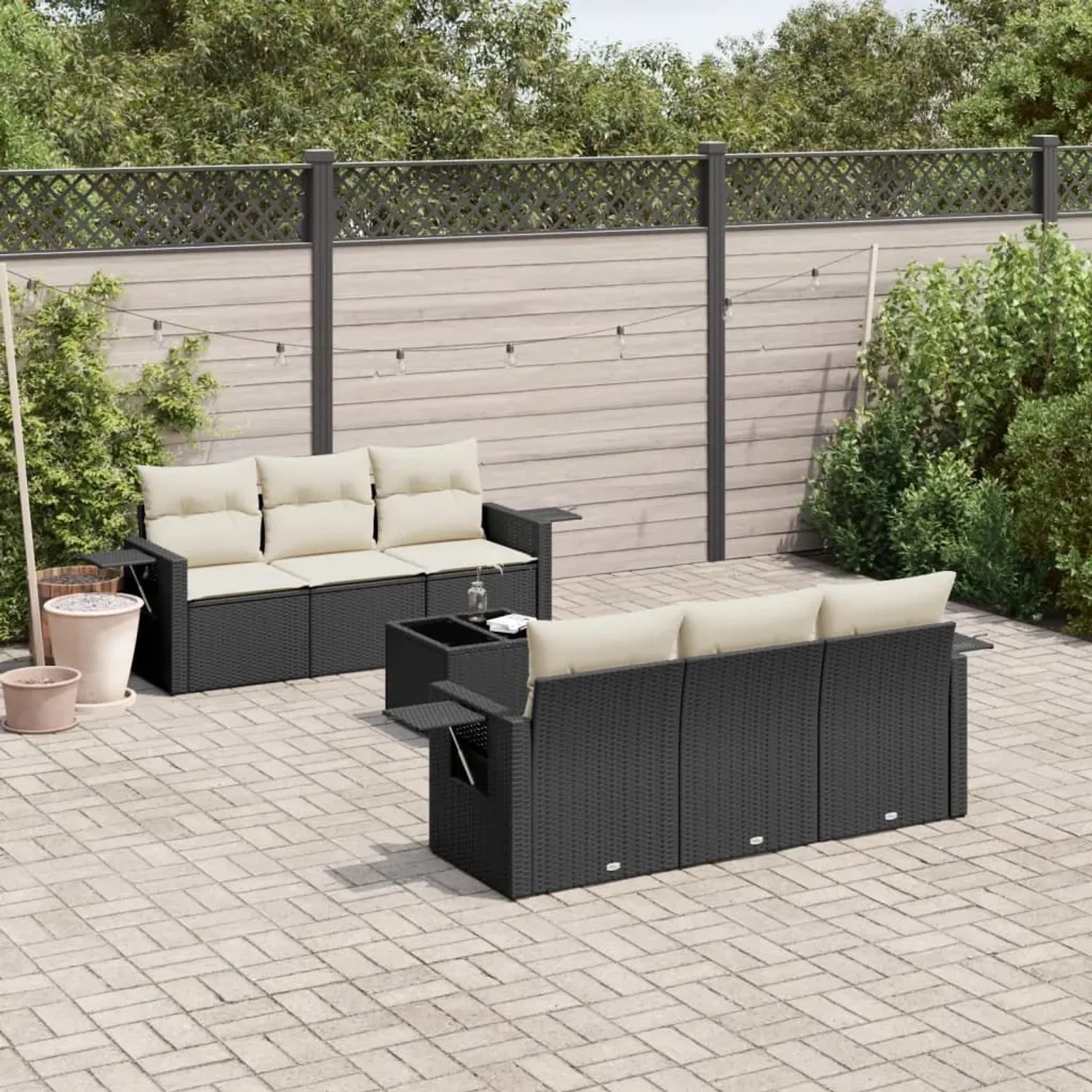 Schwarze 7-tlg. vidaXL Garten-Sofagarnitur aus Rattan mit cremefarbenen Kissen.