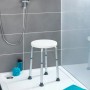 Wenko Duschhocker Secura, weiß, höhenverstellbar, mit Aluminiumbeinen und runder Sitzfläche in Dusche.