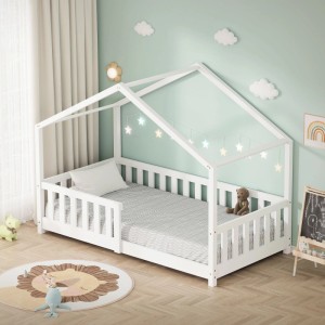 Weißes ML-Design Hausbett (80x160 cm) aus Kiefernholz mit Rausfallschutz im Kinderzimmer.