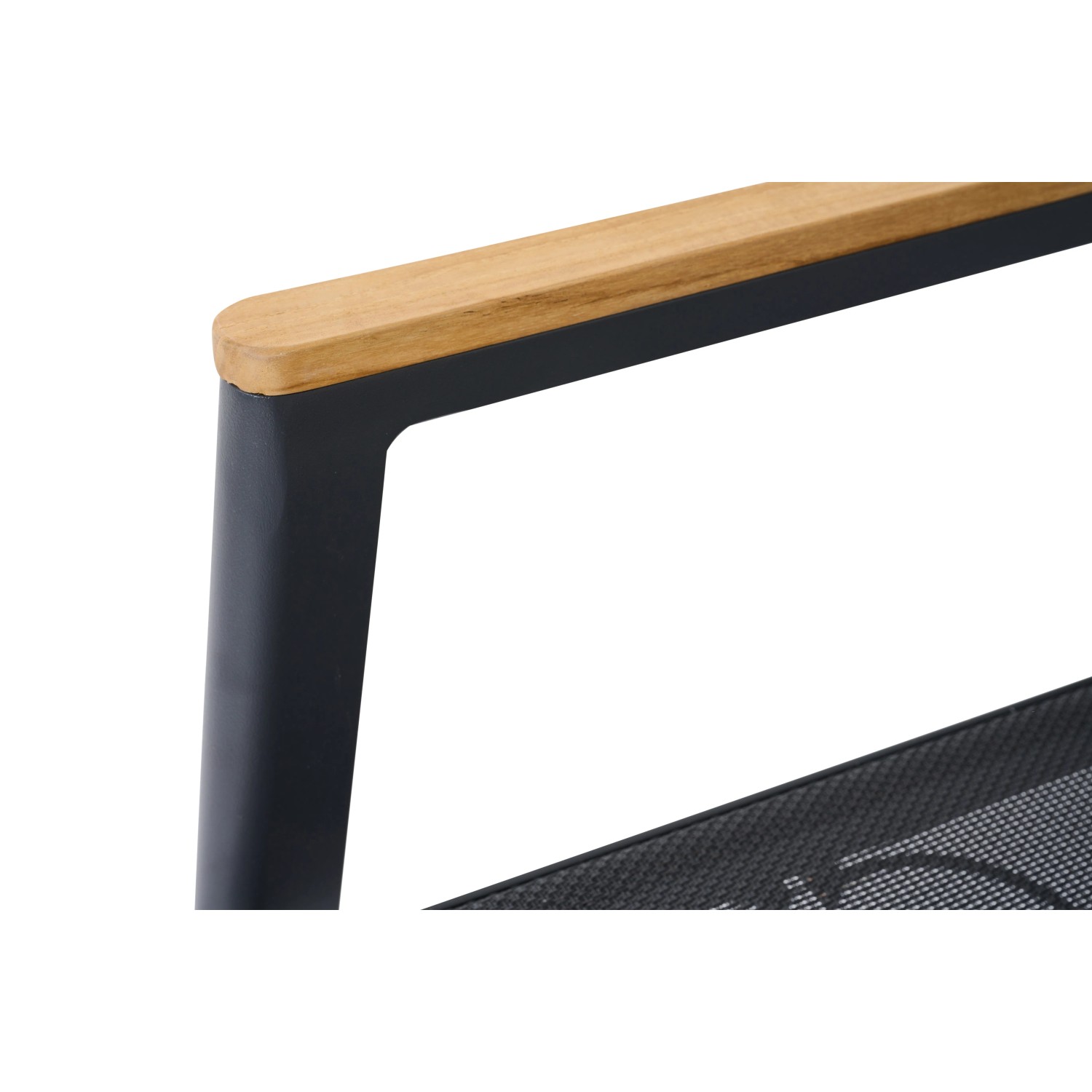 Detailaufnahme: Schwarzer Siena Garden Dining Sessel Move Bologna mit Teakholz-Armlehne.