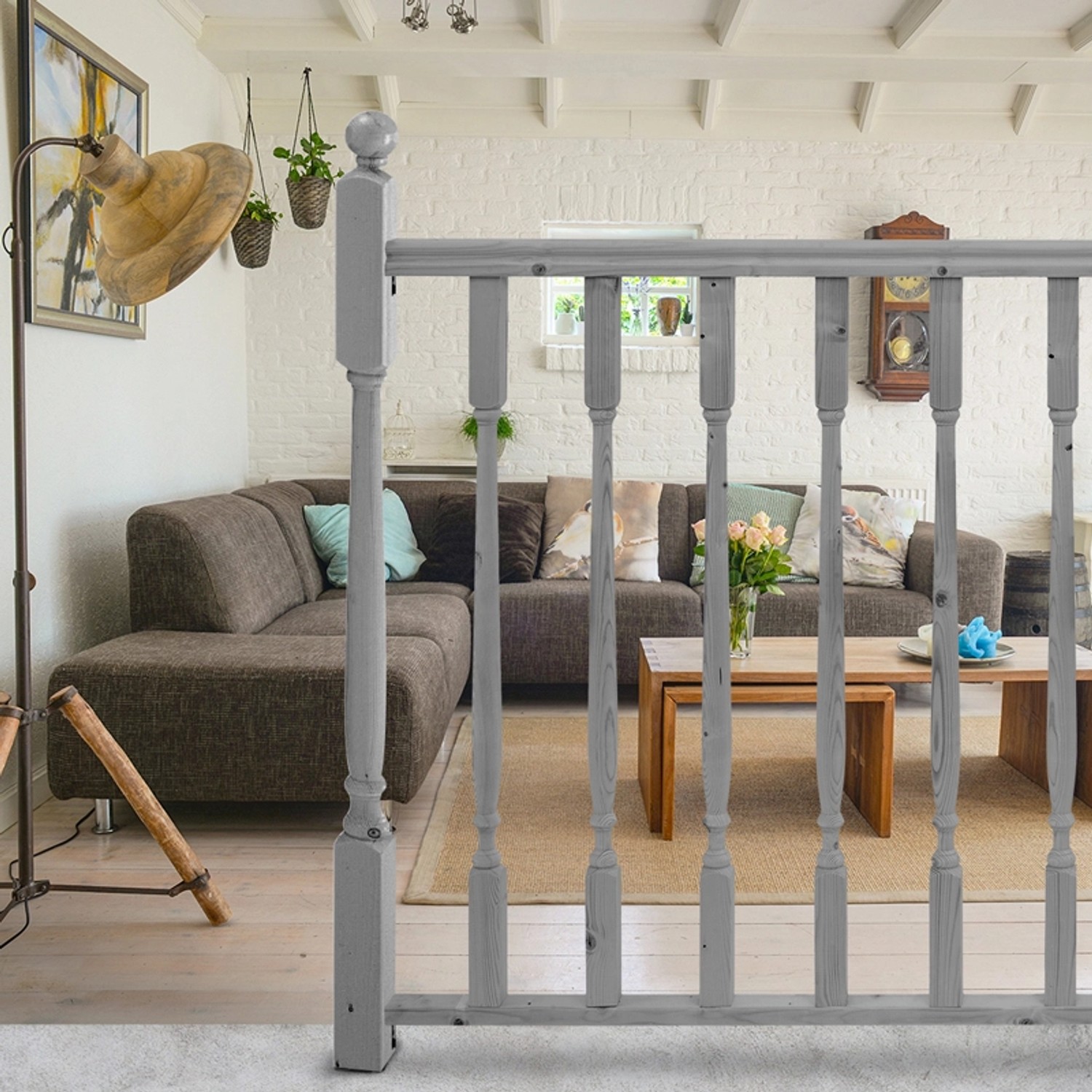 Grauer Kordo Geländerpfosten Aus Fichte Royal im Wohnraum.