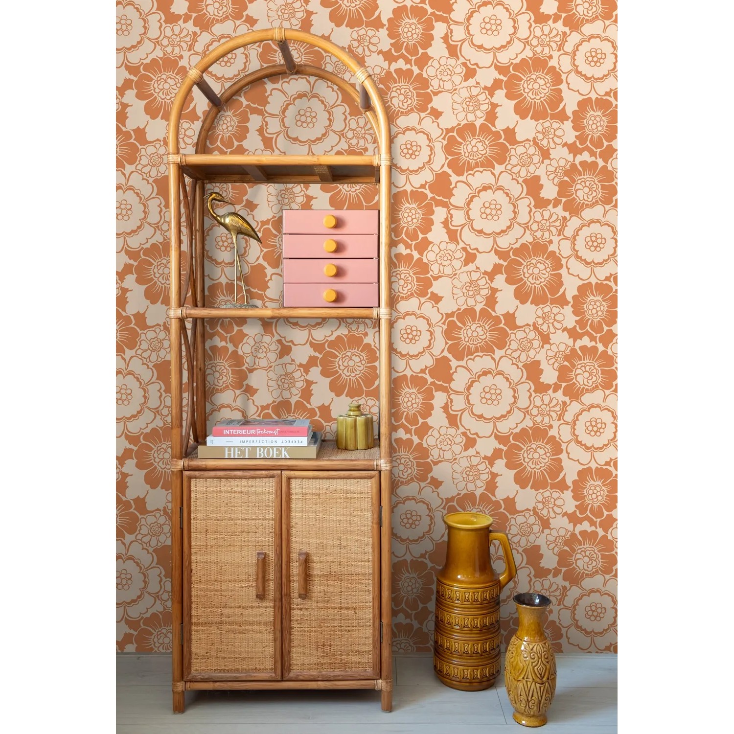 ESTAhome Tapete Retro Blumen Orange. Vliestapete mit großem, orangefarbenem Blumenmuster für moderne Räume.