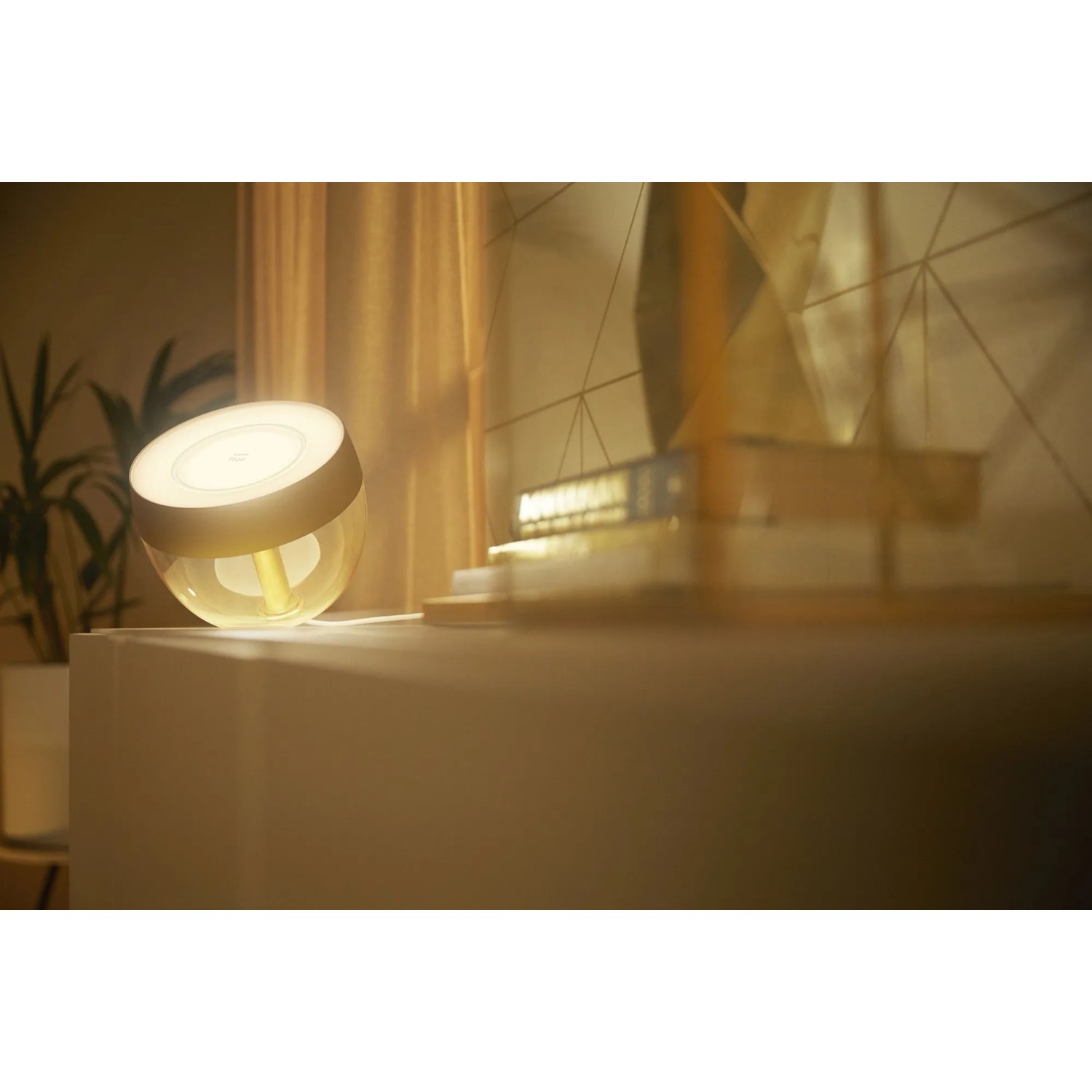 Philips Hue Smart-LED-Tischleuchte Iris White & Color Ambiance Gold_6
