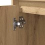 Silbernes Möbelscharnier an einer Eiche-Holzwerkstoffplatte des Nachttisches, Detailansicht.