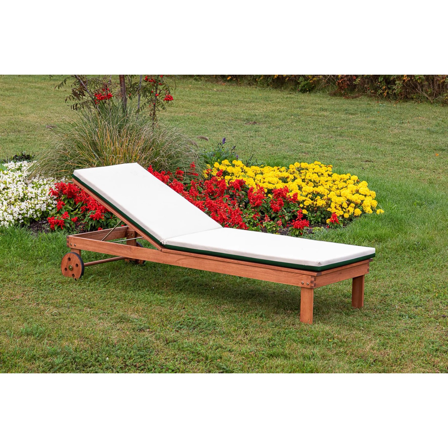 Merxx Sonnenliege 2er Set mit Rädern und verstellbarer Rückenlehne im Garten.