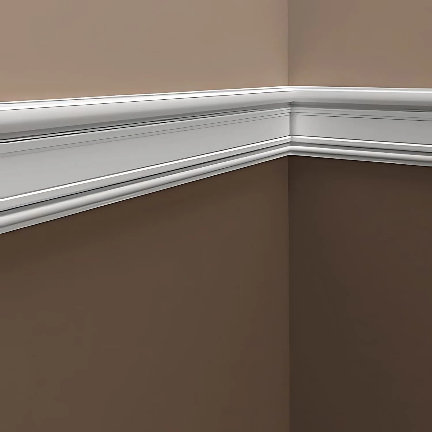 Weiße PROFHOME Wand- und Friesleisten (12 Stk.) im Set an einer Wand montiert.