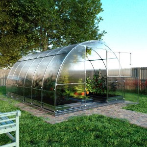 Klasika Gewächshaus 12m² mit Polycarbonat-Abdeckung im Garten.