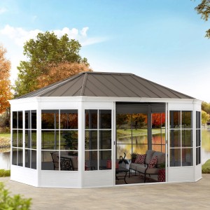 Weißer Sunjoy Gazebo Birkett aus Stahl, 366x488 cm, mit Schiebetüren und Blick in den Garten.