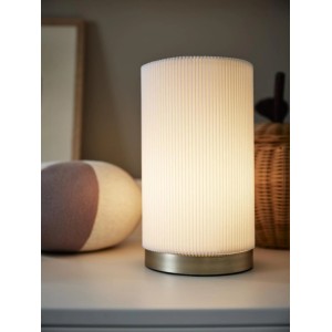 Weiße PR Home Tischlampe Dora mit Plissee-Schirm, 25cm hoch. Dekorative Leuchte für Nachttisch oder Kommode.