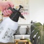 Relaxdays Pumpsprühflasche Kunststoff Schwarz Weiß Mit Messingdüse 1000 ml 28 cm x 14 cm x 10 cm 0,25 kg_3