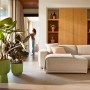 Elho Blumentopf Vibes Fold Coupe, Ø 30 cm, Grün, im Wohnraum mit Pflanzen.
